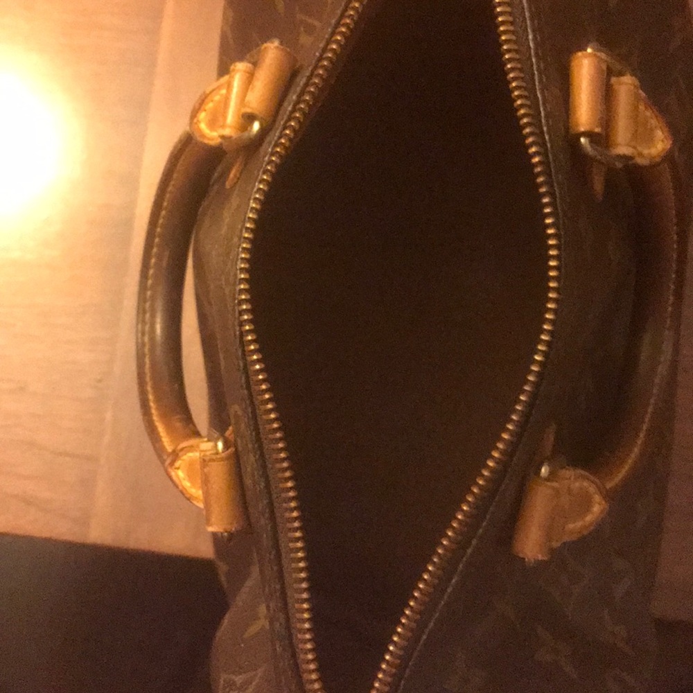 Louis Vuitton speedy 25 vintage bag.